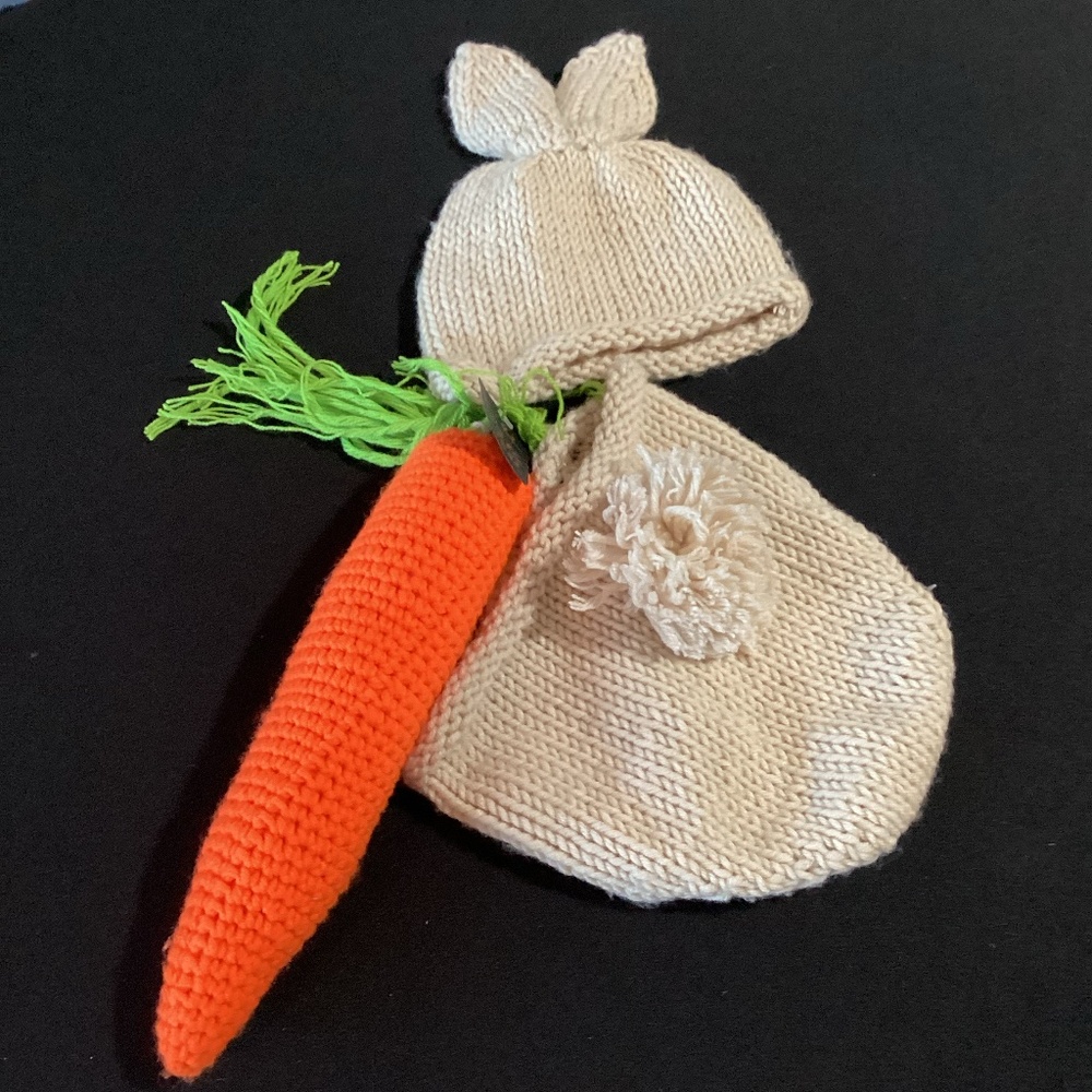 Source Unknown Cream Knit Bunny Hat & Carrot Toy Set